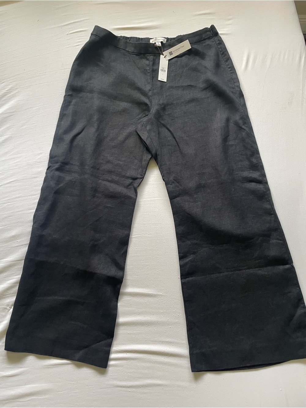 Banana Republic Wonen’s Black Solid Linen Flat Front Dress Pants